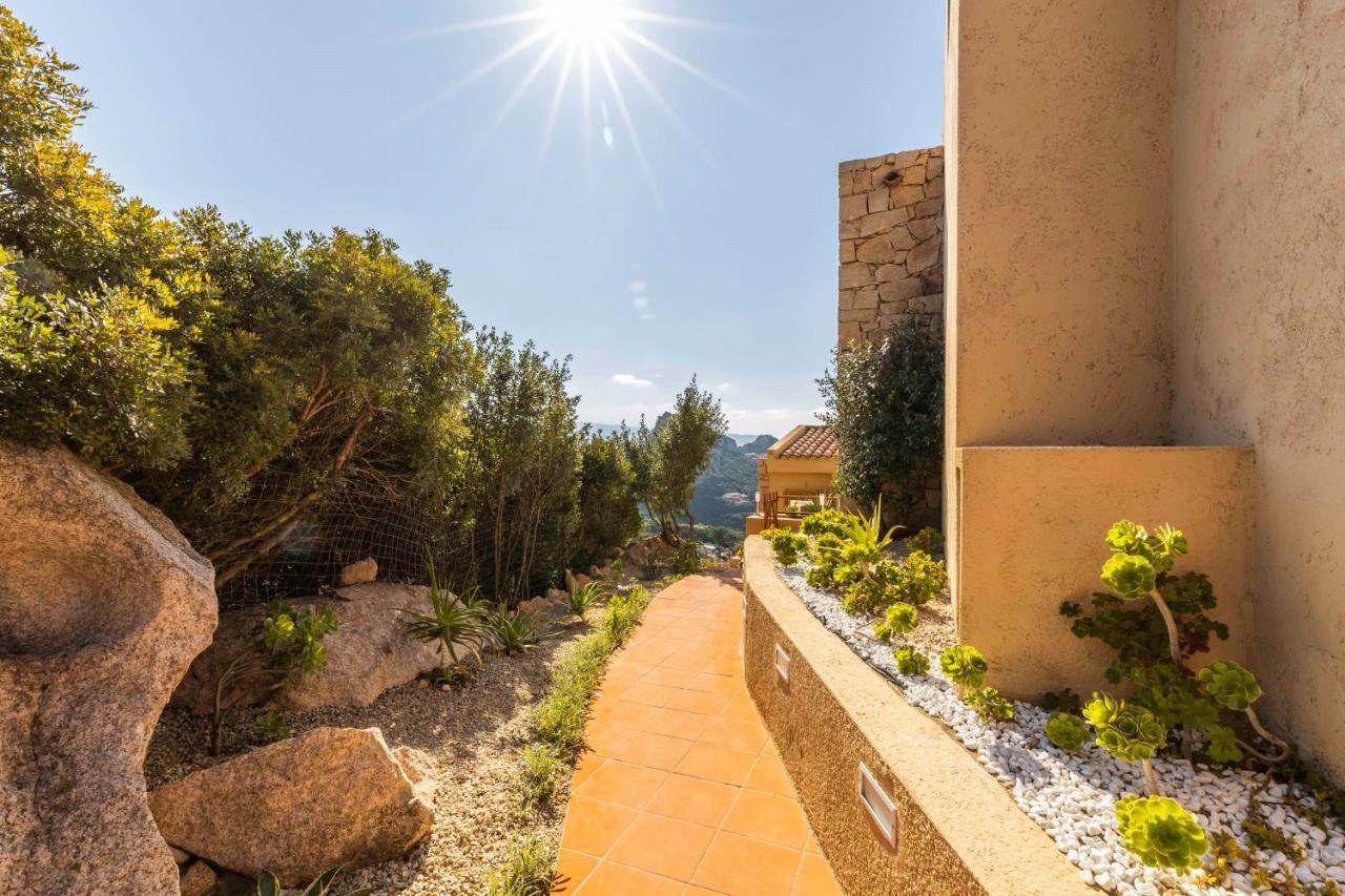 Villa Esmeralda - Free Wifi - With Swimming Pool Коста-Парадізо Екстер'єр фото